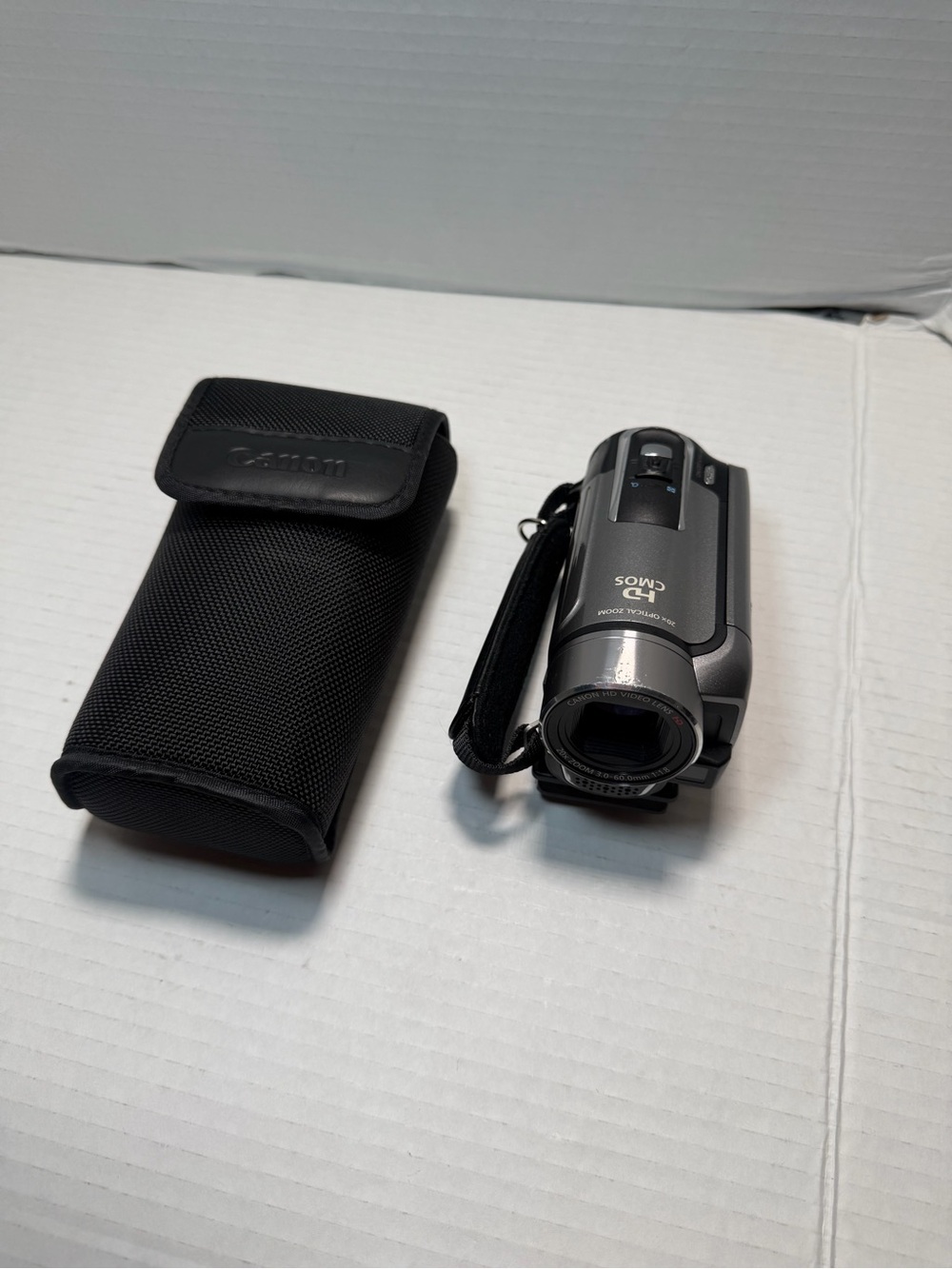Canon Vixia HF R100 1.56 MP HD CMOS 20x Optical Zoom For Parts Or Repair